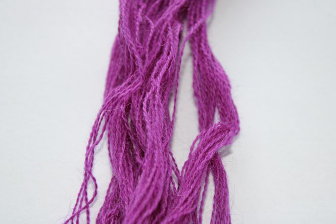 Hovedbilde Røros brodergarn fargenr 351 hespe 100 gr