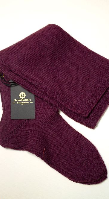 Hovedbilde Bunadstrømper med 8-bladrose, lilla