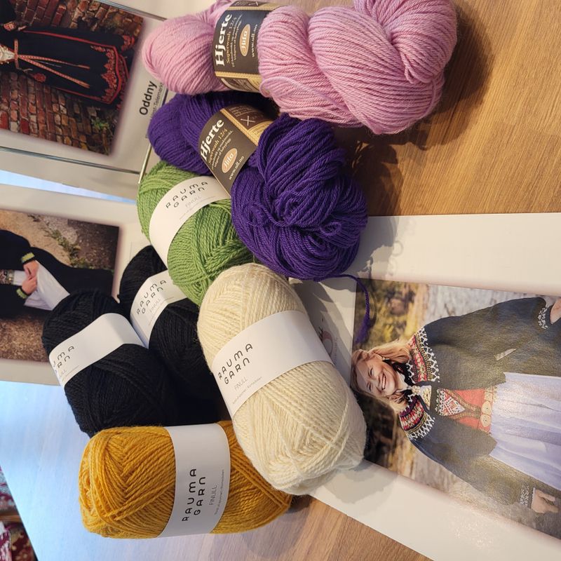 Bunadstrikk strikkepakke modell 