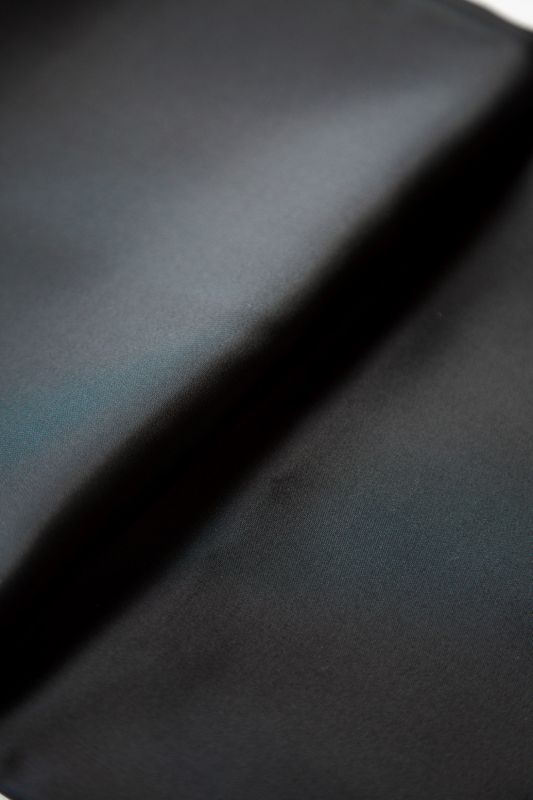 Silkefòr, svart stykke på 130cm x 140cm