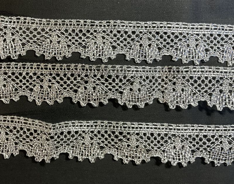 Metallblonde, kniplet 30mm sølv